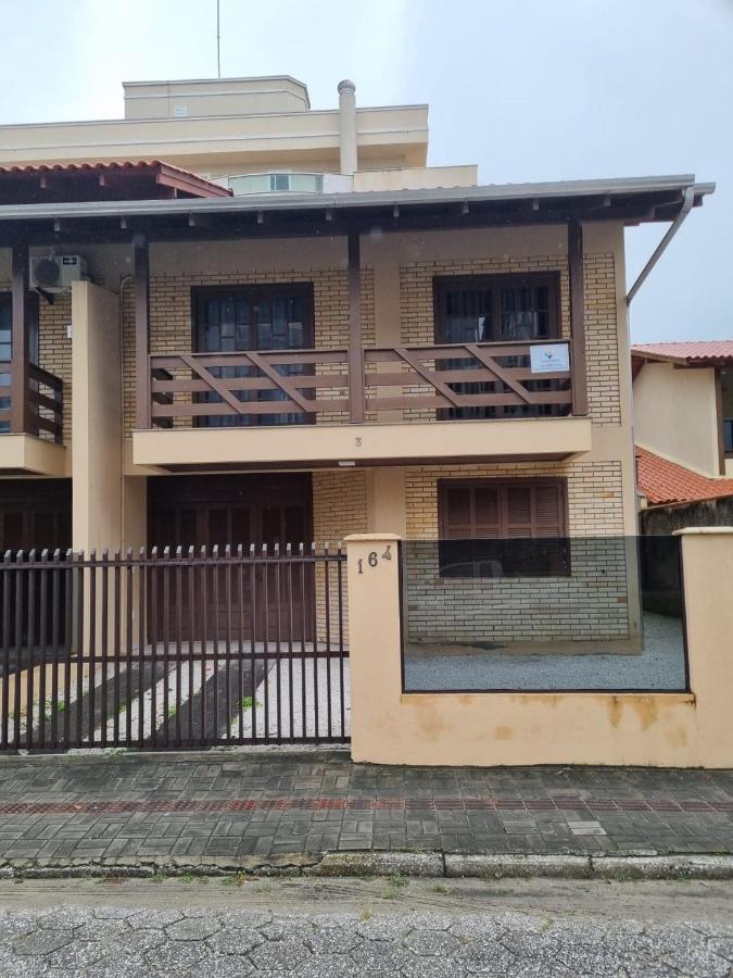 Casa Em Bombinhas Almeida E Moraes Perto Da Praia Exterior foto