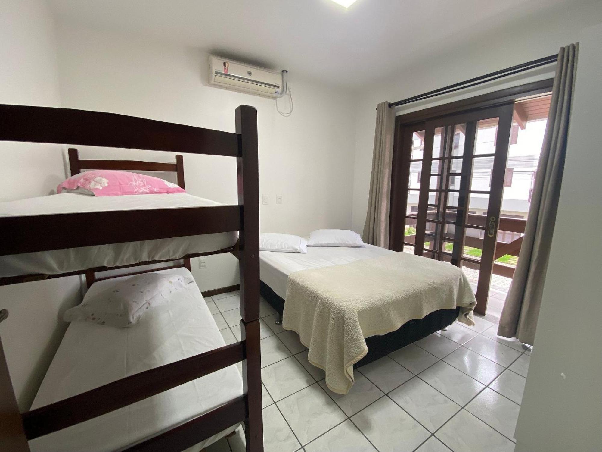 Casa Em Bombinhas Almeida E Moraes Perto Da Praia Exterior foto