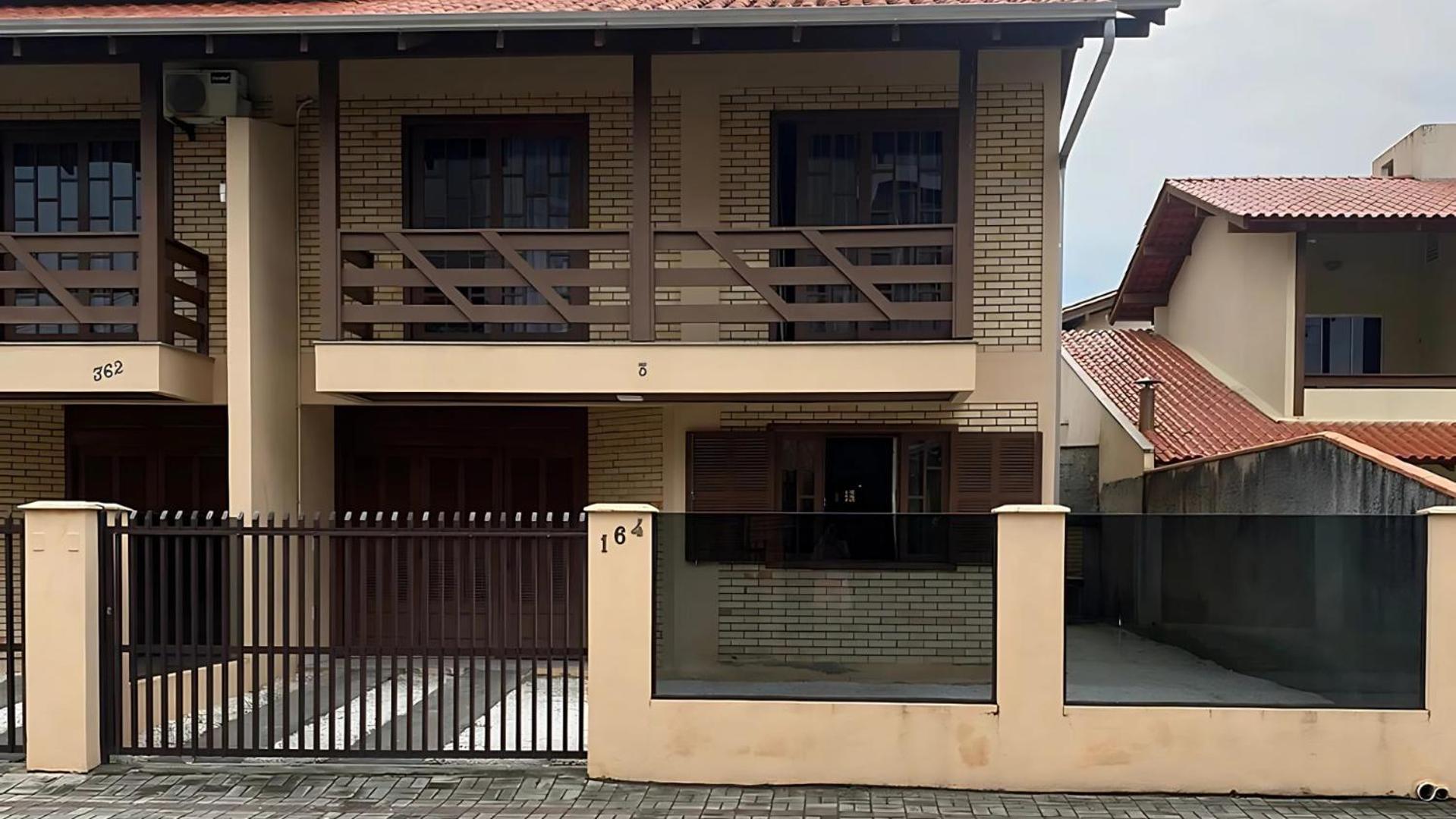 Casa Em Bombinhas Almeida E Moraes Perto Da Praia Exterior foto